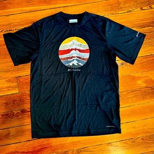 Men’s Columbia graphic t-shirt, size Medium